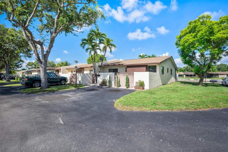 3 bedroom Villa at 13776 Kendale Lakes Dr, Kendale Lakes North Sec 1, Miami — photo 3