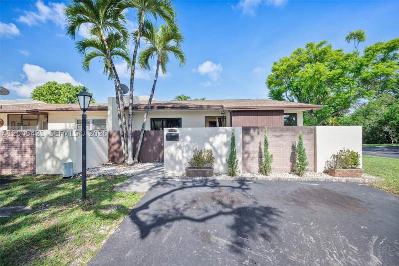 3 bedroom Villa at 13776 Kendale Lakes Dr, Kendale Lakes North Sec 1, Miami — photo 4