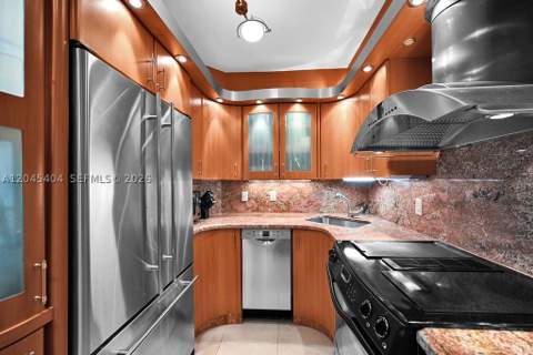 5225 Collins Ave 1117, Miami Beach FL - photo 8 of 35
