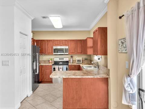 8887 SW 225th St, Cutler Bay FL - photo 14 of 64