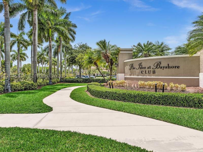 3 bedroom Townhouse at 8887 SW 225th St, Lakes By The Bay Gee, Cutler Bay — photo 2