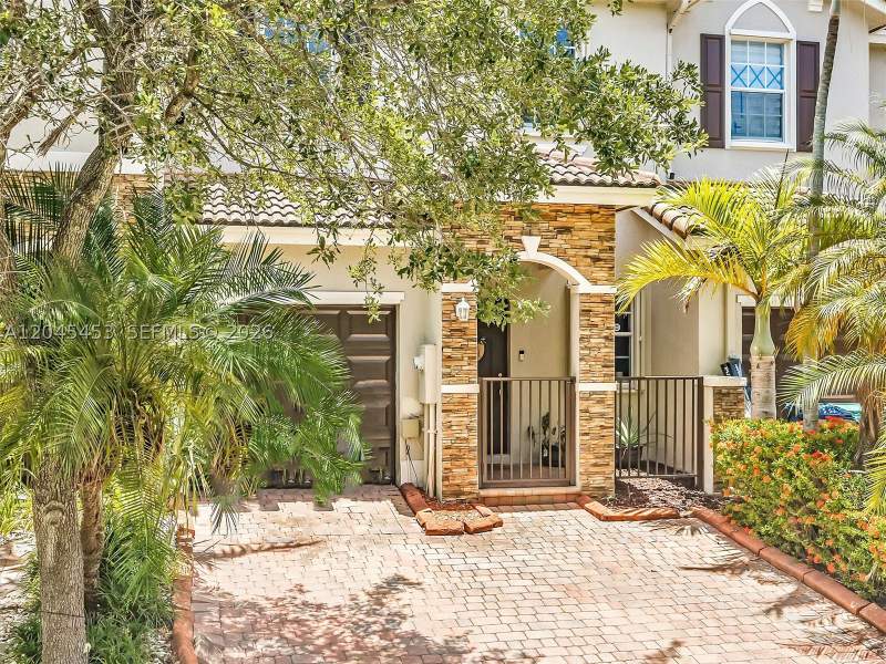 3 bedroom Townhouse at 8887 SW 225th St, Lakes By The Bay Gee, Cutler Bay — photo 3