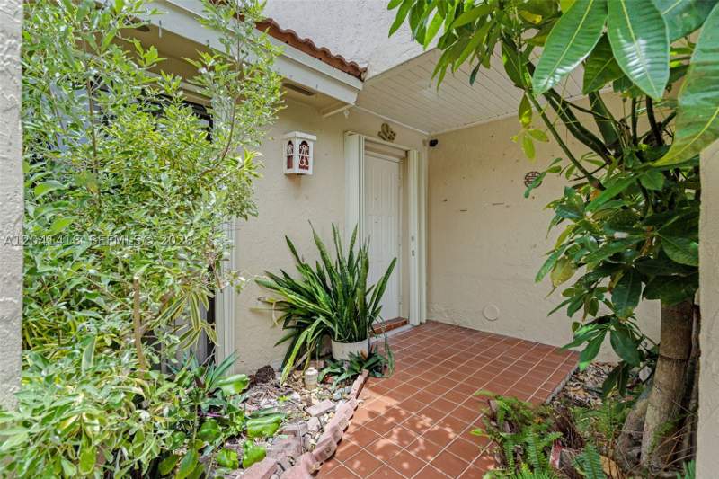 2 bedroom Townhouse at 6233 NW 170th Ter, Villa Homes At The Moors, Miami — photo 2