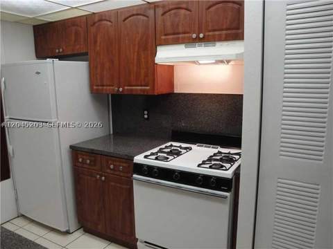 18111 NW 68th Ave I208, Hialeah FL - photo 6 of 9