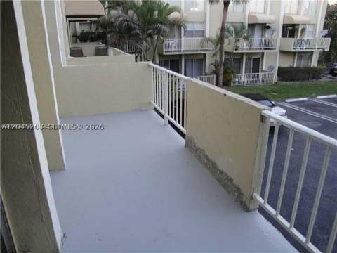 18111 NW 68th Ave I208, Hialeah FL - photo 8 of 9