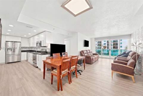 7501 E Treasure Dr 2S, North Bay Village FL - photo 10 of 31