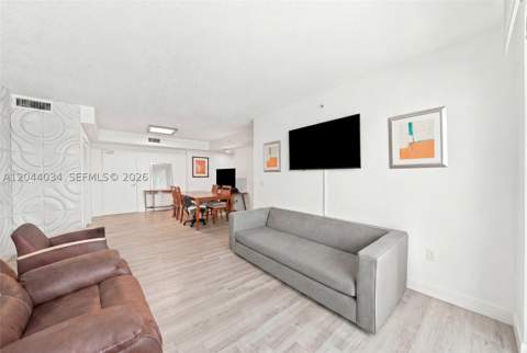 7501 E Treasure Dr 2S, North Bay Village FL - photo 11 of 31