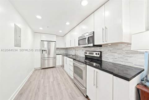 7501 E Treasure Dr 2S, North Bay Village FL - photo 14 of 31