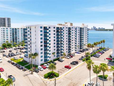7501 E Treasure Dr 2S, North Bay Village FL - photo 6 of 31