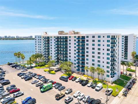 7501 E Treasure Dr 2S, North Bay Village FL - photo 7 of 31