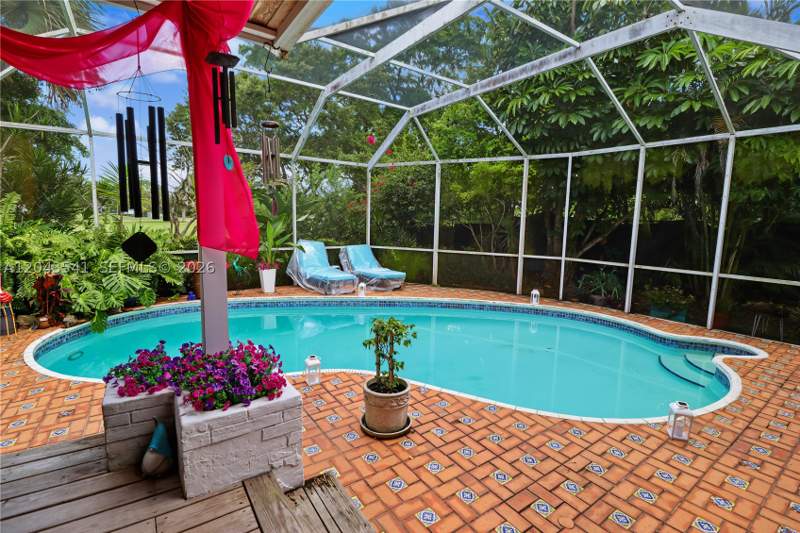 3 bedroom SingleFamilyResidence at 9720 Palmetto Club Ln W, Palmetto Country Club Est, Miami — photo 2