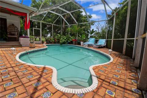 9720 Palmetto Club Ln W, Miami FL - photo 22 of 29