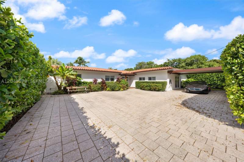 4 bedroom SingleFamilyResidence at 12944 Banyan Rd, Venetian Sec Keystone Poi, North Miami — photo 2
