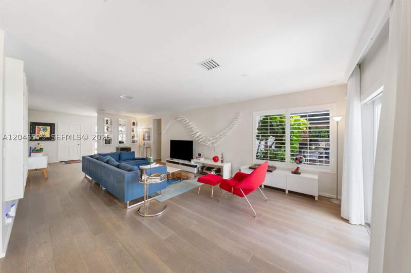 4 bedroom SingleFamilyResidence at 12944 Banyan Rd, Venetian Sec Keystone Poi, North Miami — photo 4