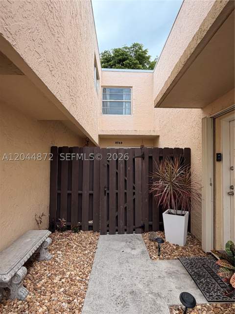 8925 NE 4 Avenue Rd 8925, Miami Shores FL - photo 18 of 20
