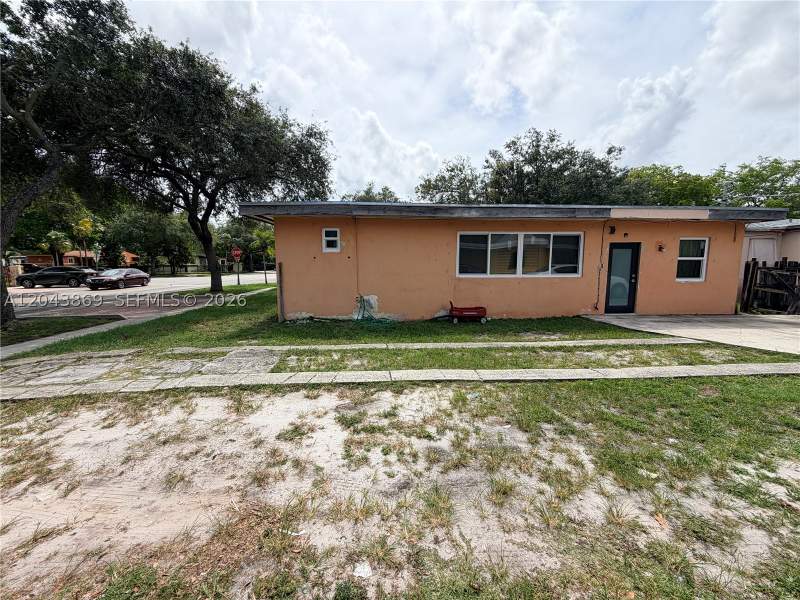 3 bedroom SingleFamilyResidence at 13105 NW 12th Ave, Biscayne Village Heights, North Miami — photo 4