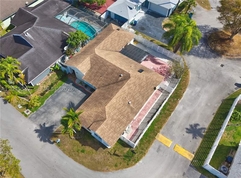 3 bedroom SingleFamilyResidence at 10125 SW 139th Pl, Royal Glen, Miami — photo 2