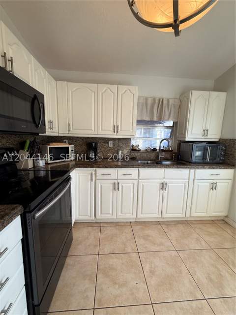 15622 SW 142nd Ct, Miami FL - photo 18 of 63