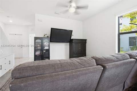 23101 SW 99th Ave, Cutler Bay FL - photo 7 of 30