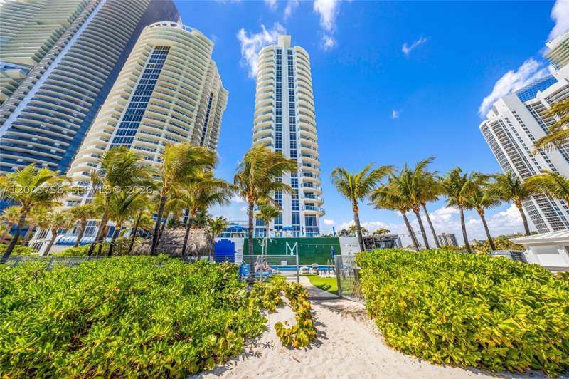 1 bedroom HotelMotel at 18683 Collins Ave 1610, M Resort Residences Condo, Sunny Isles Beach — photo 2