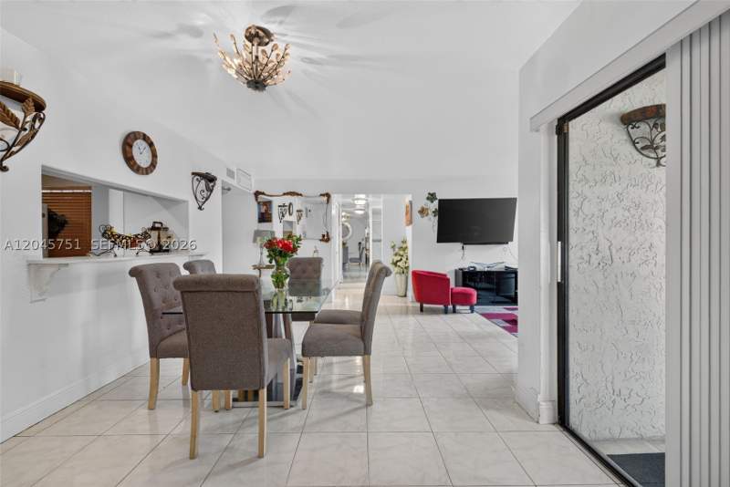 3 bedroom Condominium at 20065 NE 3rd Ct 5, Quatraine Condo I Ph I, Miami — photo 4