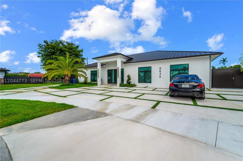 3 bedroom SingleFamilyResidence at 9630 SW 10th Ter, Town Park Heights, Miami — photo 3