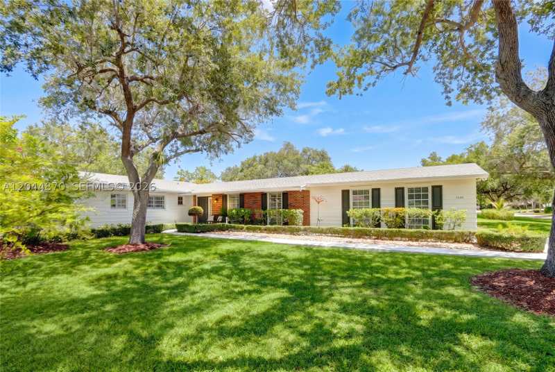 5 bedroom SingleFamilyResidence at 7520 SW 164th St, Old Cutler South Sec 2, Palmetto Bay — photo 1