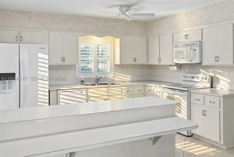 7520 SW 164th St, Palmetto Bay FL - photo 9 of 25