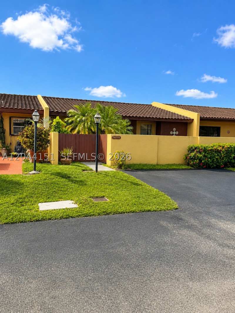 2 bedroom Townhouse at 14725 SW 86th Ln, Kendale Lakes West Townho, Miami — photo 1