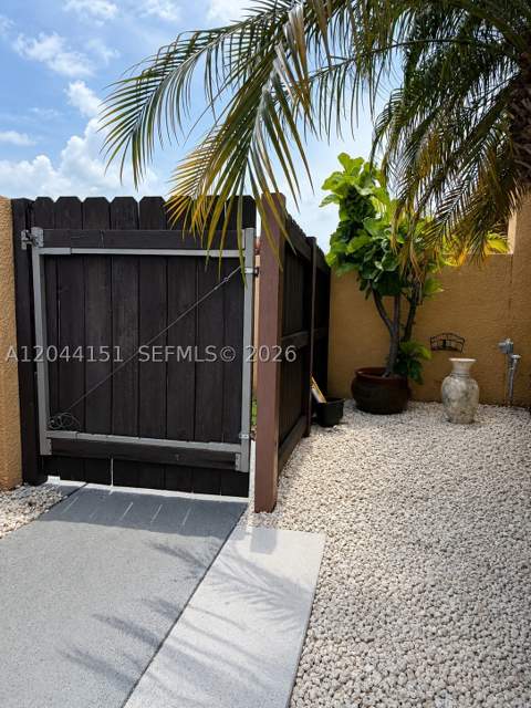14725 SW 86th Ln, Miami FL - photo 7 of 32