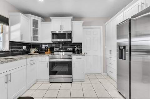 12805 SW 193rd Ter, Miami FL - photo 9 of 37
