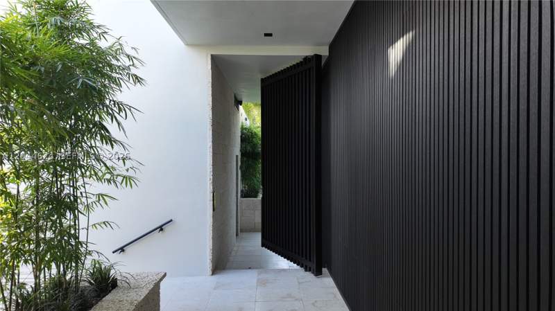 6 bedroom SingleFamilyResidence at 570 S Shore Dr, Normandy Golf Course, Miami Beach — photo 4