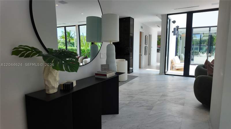 6 bedroom SingleFamilyResidence at 570 S Shore Dr, Normandy Golf Course, Miami Beach — photo 5