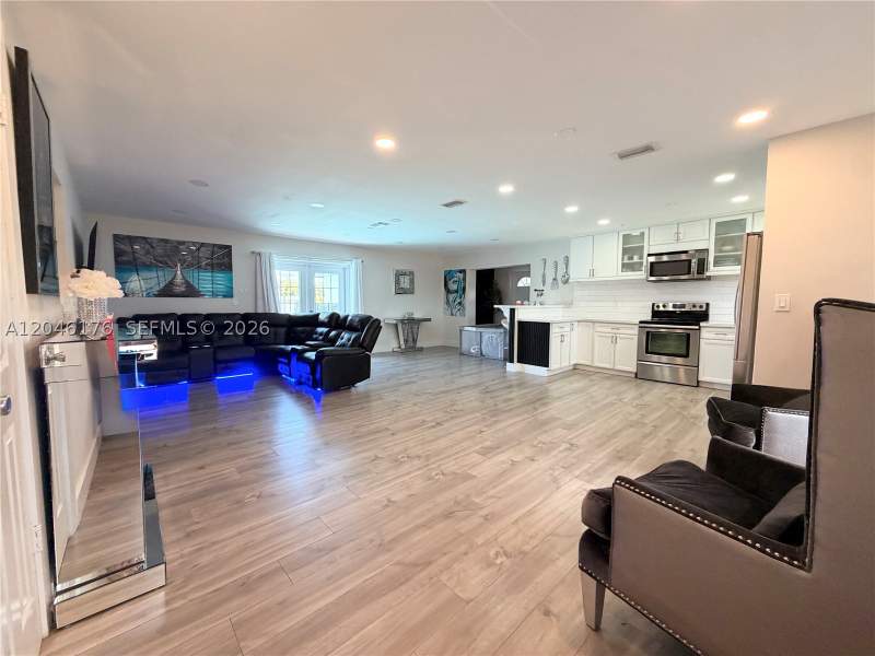 5 bedroom SingleFamilyResidence at 17130 NW 42nd Ct, Carol City 1 St Addn, Miami Gardens — photo 4