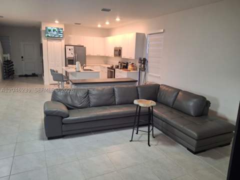 2439 NW 131st Cir, Miami FL - photo 10 of 33