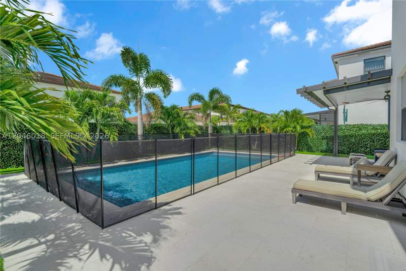 4 bedroom SingleFamilyResidence at 12924 SW 229th St, Kendall Assemblage North, Miami — photo 2