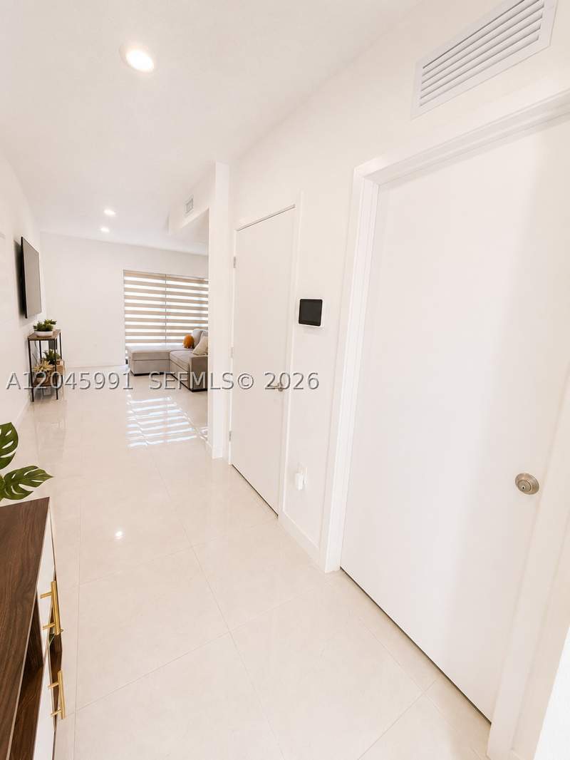 5 bedroom SingleFamilyResidence at 1183 NW 2nd St, Aurora Subdivision, Florida City — photo 5