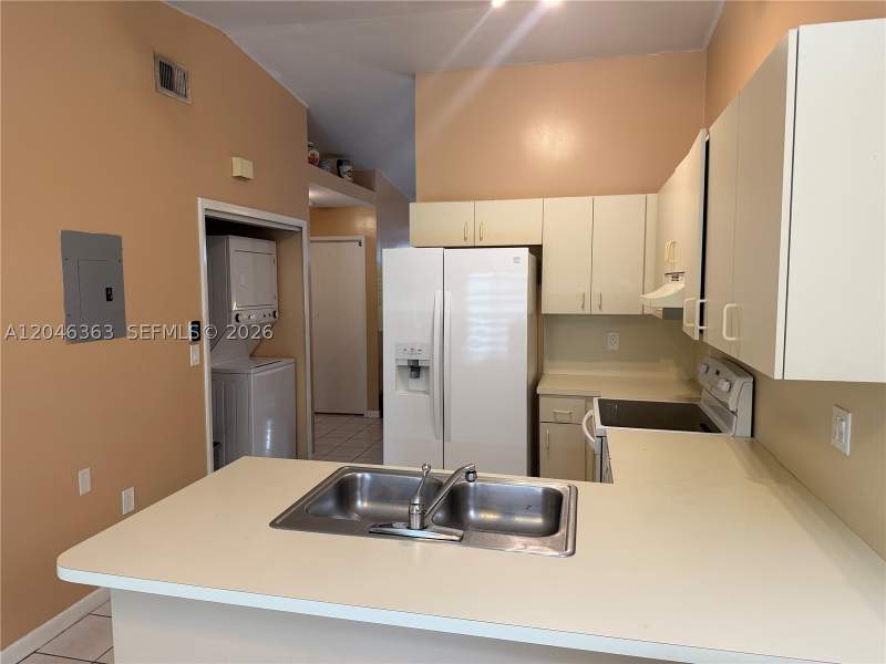 2 bedroom Condominium at 6718 NW 166th Ter 301, Fountain Pk Village Homes, Miami Lakes — photo 5