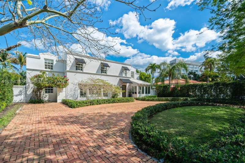 5 bedroom SingleFamilyResidence at 939 W 47th Ct, Nautilus Addn, Miami Beach — photo 1