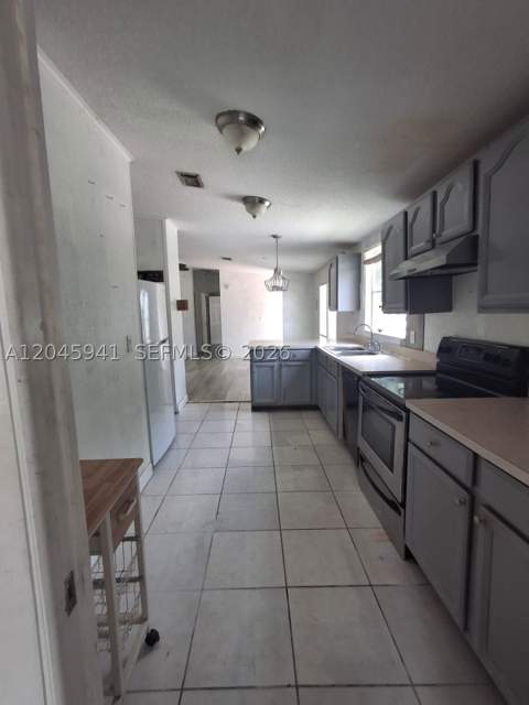 19800 SW 180 Ave, Miami FL - photo 15 of 37
