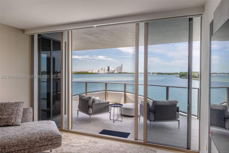 2 bedroom Condominium at 1135 103rd St 405, Onda, Bay Harbor Islands — photo 2