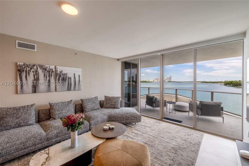 2 bedroom Condominium at 1135 103rd St 405, Onda, Bay Harbor Islands — photo 3