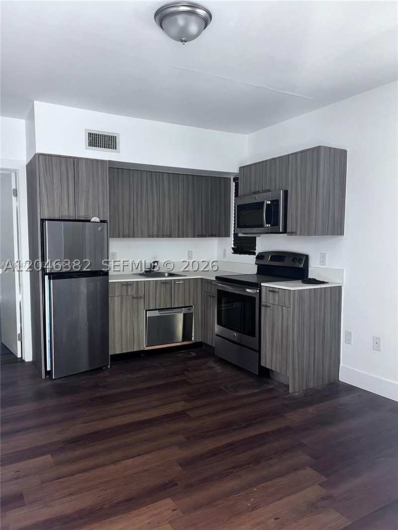 1 bedroom Condominium at 557 Michigan Ave 115, 551/557 Michigan Condo, Miami Beach — photo 1