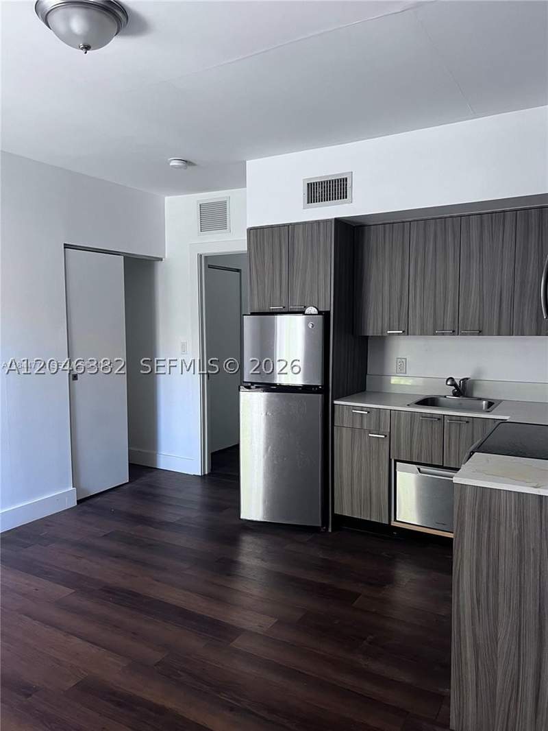 1 bedroom Condominium at 557 Michigan Ave 115, 551/557 Michigan Condo, Miami Beach — photo 2