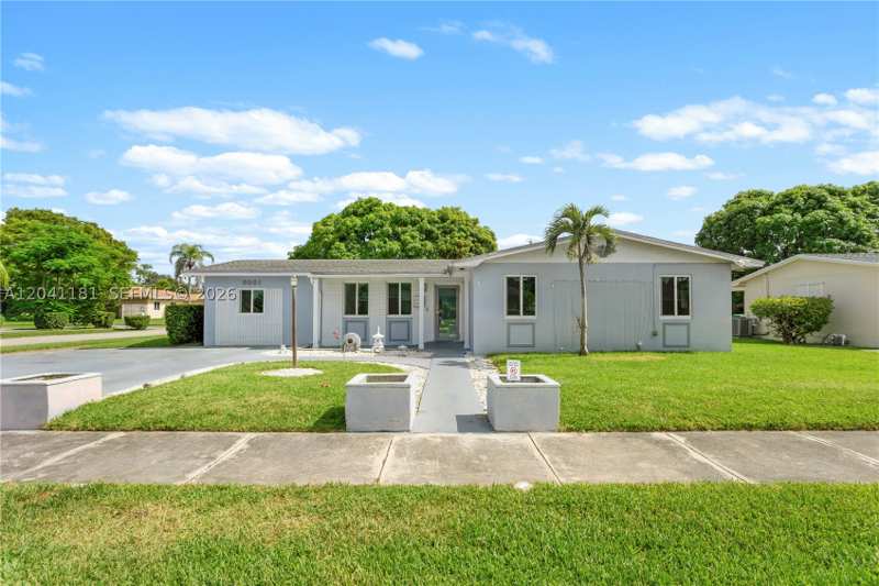 3 bedroom SingleFamilyResidence at 8981 SW 127th Ter, Jennings Park, Miami — photo 1
