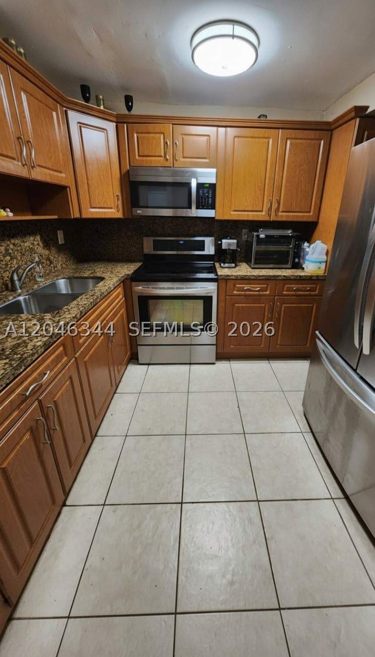 3 bedroom Townhouse at 8188 NW 98th Lane 122, Villas At Samari Lake, Hialeah Gardens — photo 3