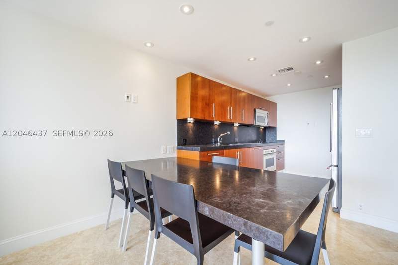 2 bedroom Condominium at 151 Crandon Blvd 439, The Emeraldbay, Key Biscayne — photo 4