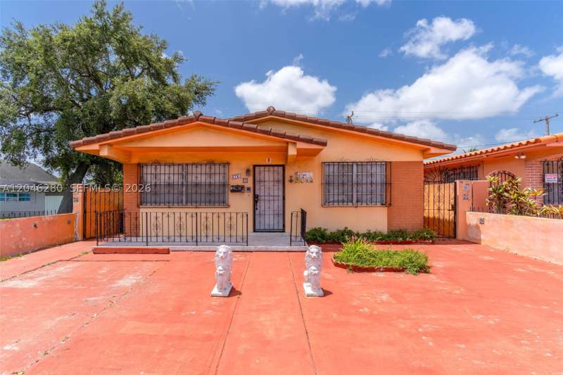 3 bedroom SingleFamilyResidence at 6702 SW 25th Ter, Central Manor Sec 1, Miami — photo 2