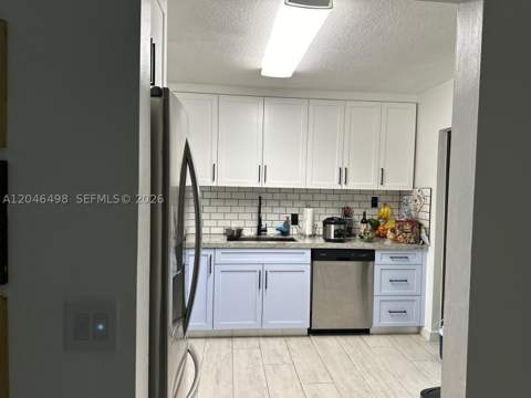 6633 NW 178th Ter, Hialeah FL - photo 15 of 45