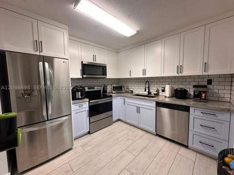 6633 NW 178th Ter, Hialeah FL - photo 16 of 45